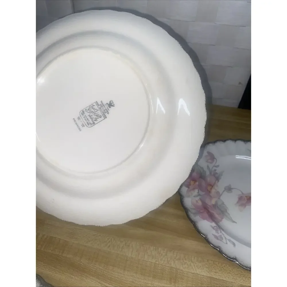 Set Of 4 9.25” Dinner Plates Ivory Porcelain By Sebring “Primrose” 22K Gold Trim